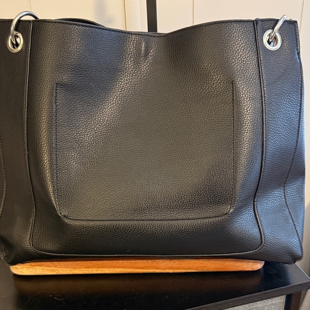 Steve Madden Elegant Faux Leather Tote with Charm EUC - Picture 2 of 4